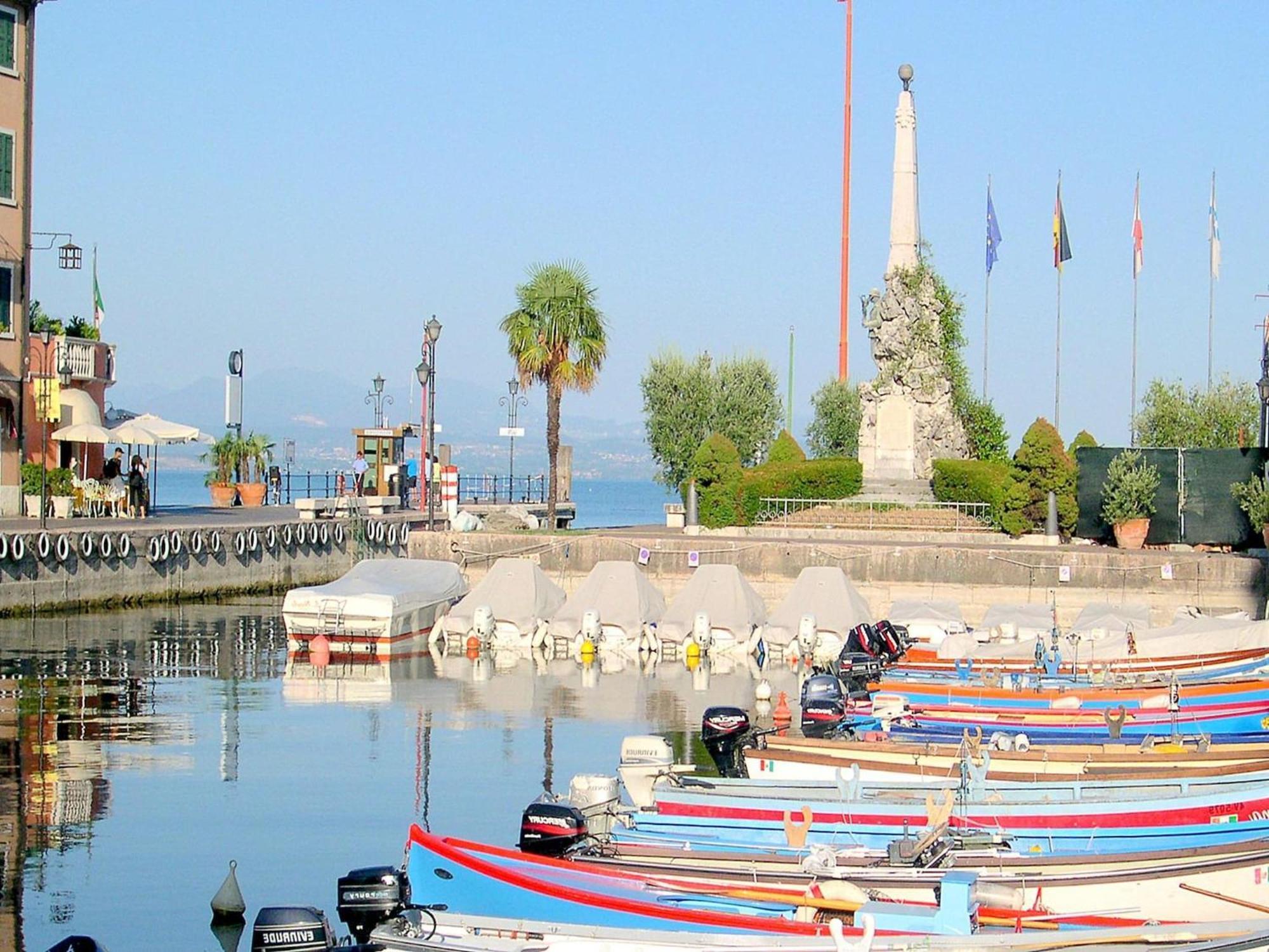 Enticing Holiday Home In Lazise With Swimming Pool Dış mekan fotoğraf